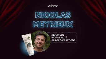 Nicolas Meyrieux - Démarche biodiversité des organisations, avec un tube de crème hydratante au parfum cailloux